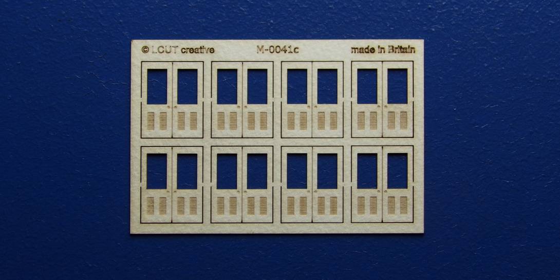 M 00-41c OO gauge kit of 8 double doors type 1 Kit of 8 double doors type 1.
